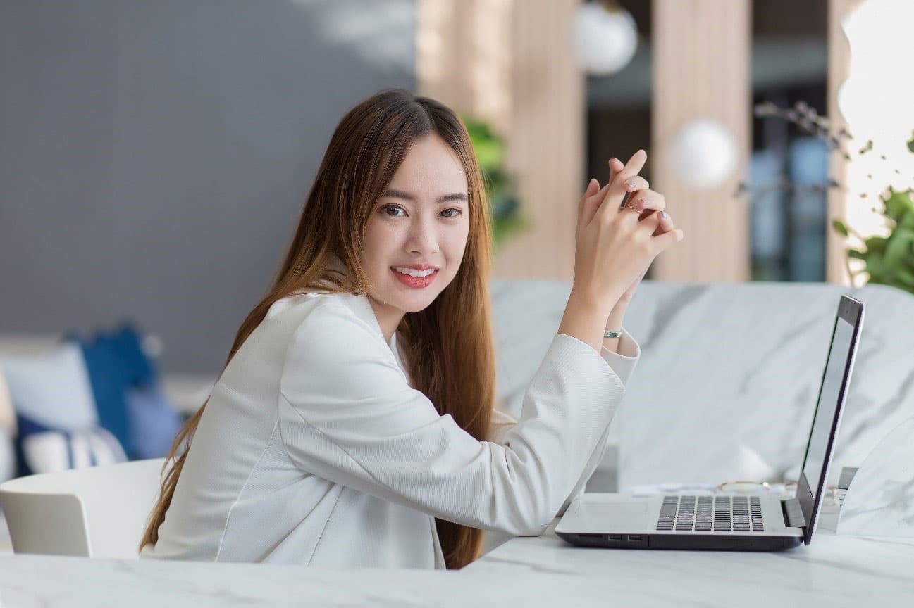 笑顔の女性のイメージ